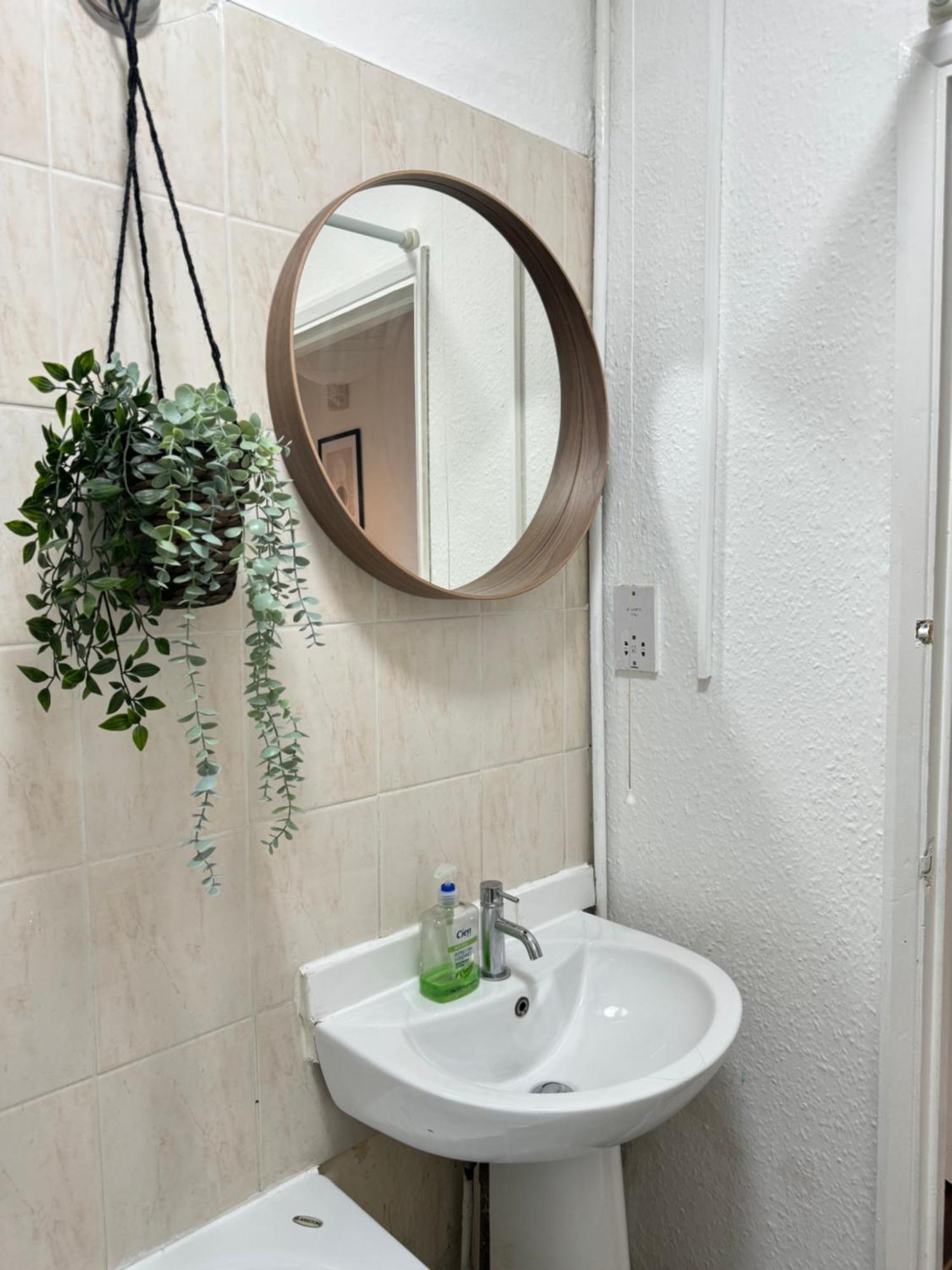 2 Bed Apt Sofa Bed Up To 6 런던 외부 사진
