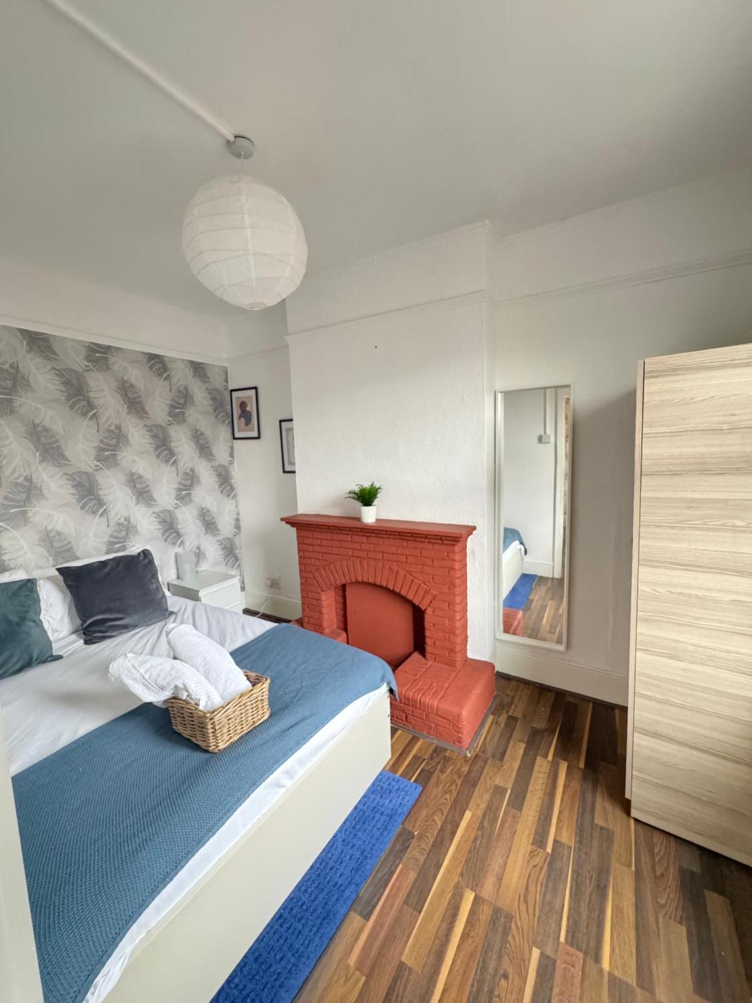 2 Bed Apt Sofa Bed Up To 6 런던 외부 사진