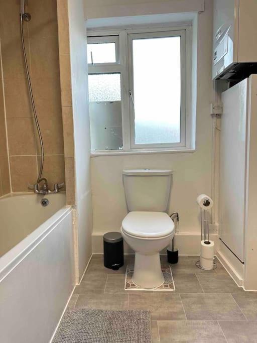 2 Bed Apt Sofa Bed Up To 6 런던 외부 사진