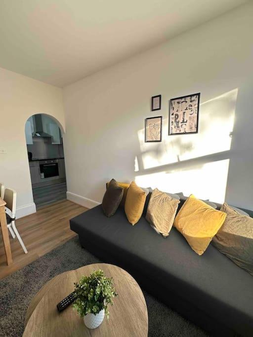 2 Bed Apt Sofa Bed Up To 6 런던 외부 사진