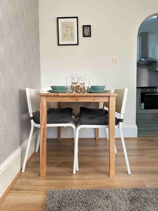 2 Bed Apt Sofa Bed Up To 6 런던 외부 사진