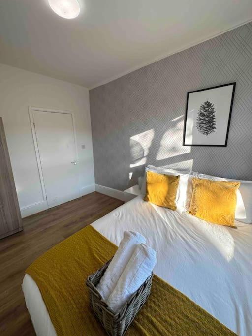 2 Bed Apt Sofa Bed Up To 6 런던 외부 사진