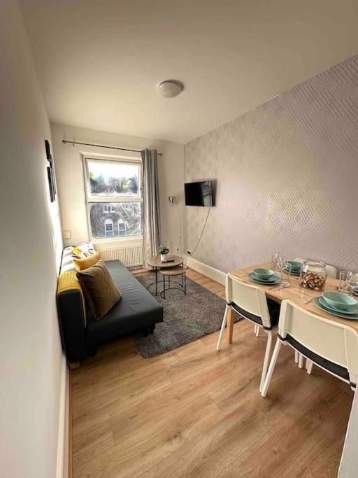 2 Bed Apt Sofa Bed Up To 6 런던 외부 사진