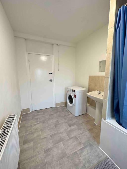 2 Bed Apt Sofa Bed Up To 6 런던 외부 사진