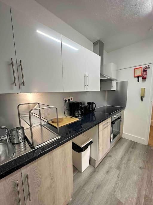 2 Bed Apt Sofa Bed Up To 6 런던 외부 사진