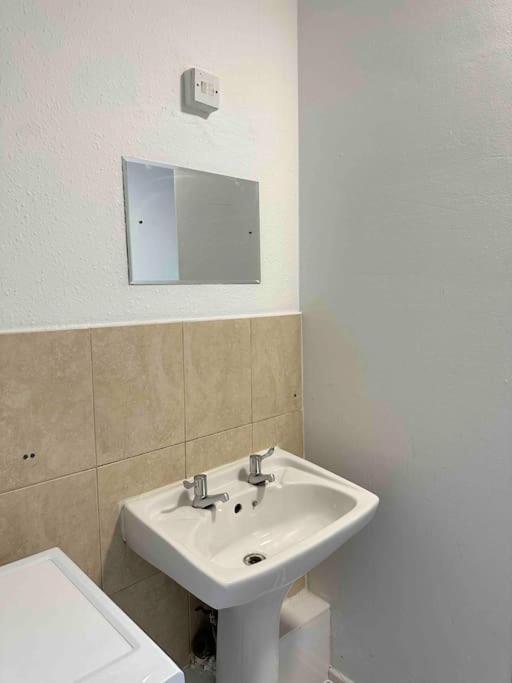 2 Bed Apt Sofa Bed Up To 6 런던 외부 사진