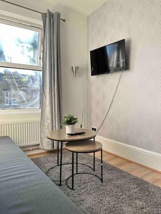 2 Bed Apt Sofa Bed Up To 6 런던 외부 사진