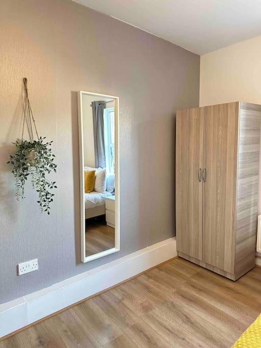 2 Bed Apt Sofa Bed Up To 6 런던 외부 사진