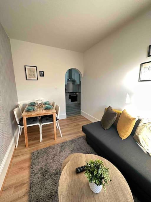 2 Bed Apt Sofa Bed Up To 6 런던 외부 사진